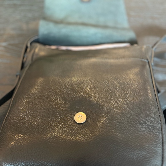 Black Leather Satchel (made in India) - Picture 5 of 10